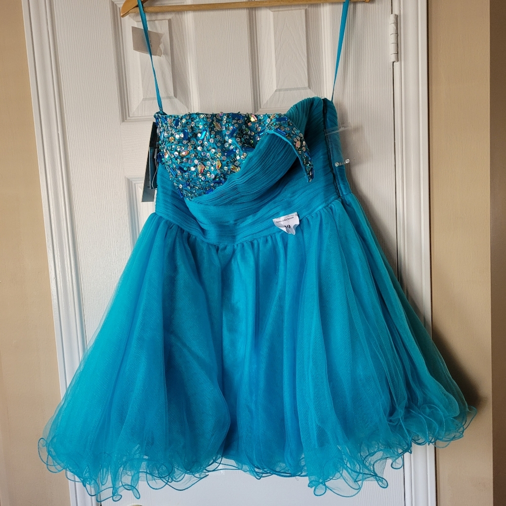 PROM/GRAD DRESS ๐ - Picture 5 of 10